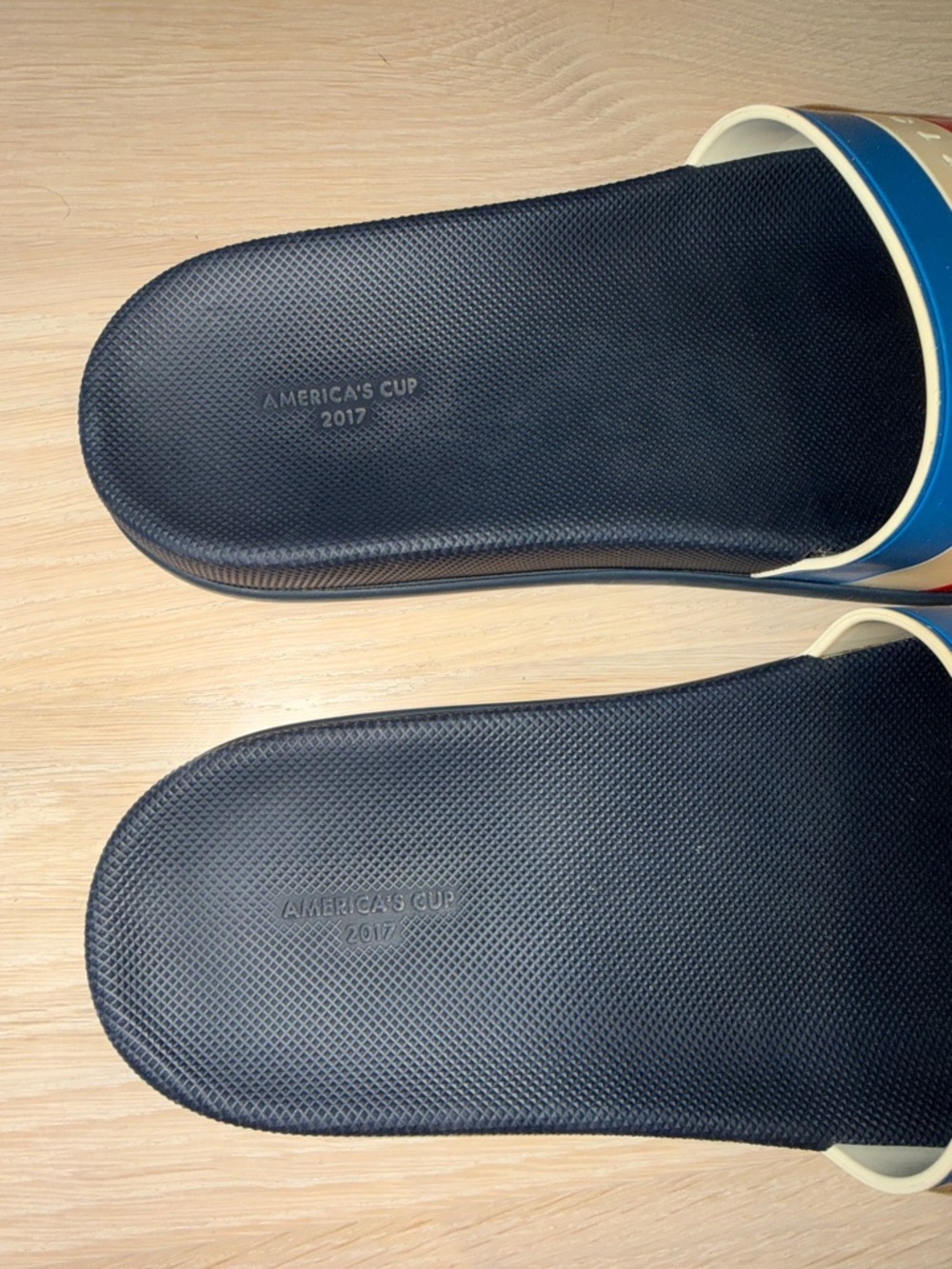 Louis Vuitton Men’s Slide Sandals - Blue/Cream/Red - America Cup - Picture 8 of 8